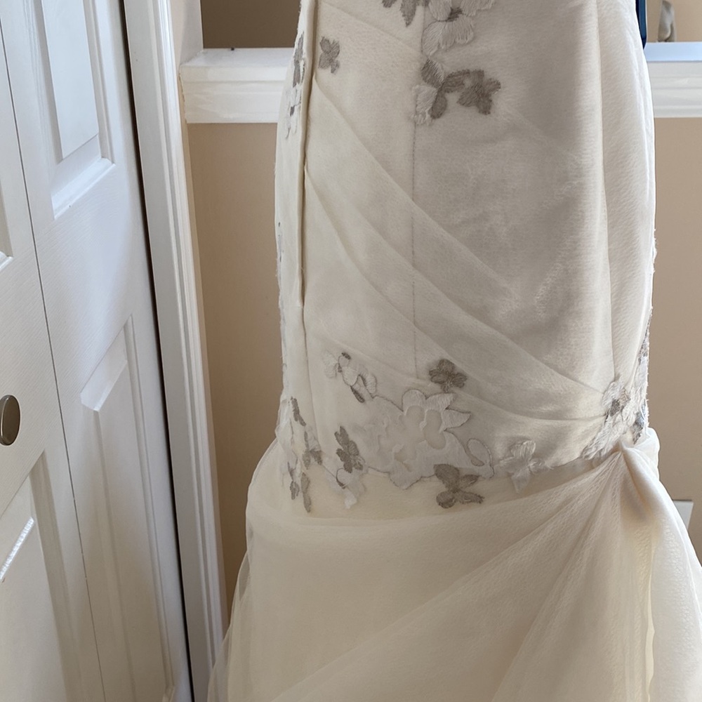 Galina wedding dress size 6 - Picture 9 of 14